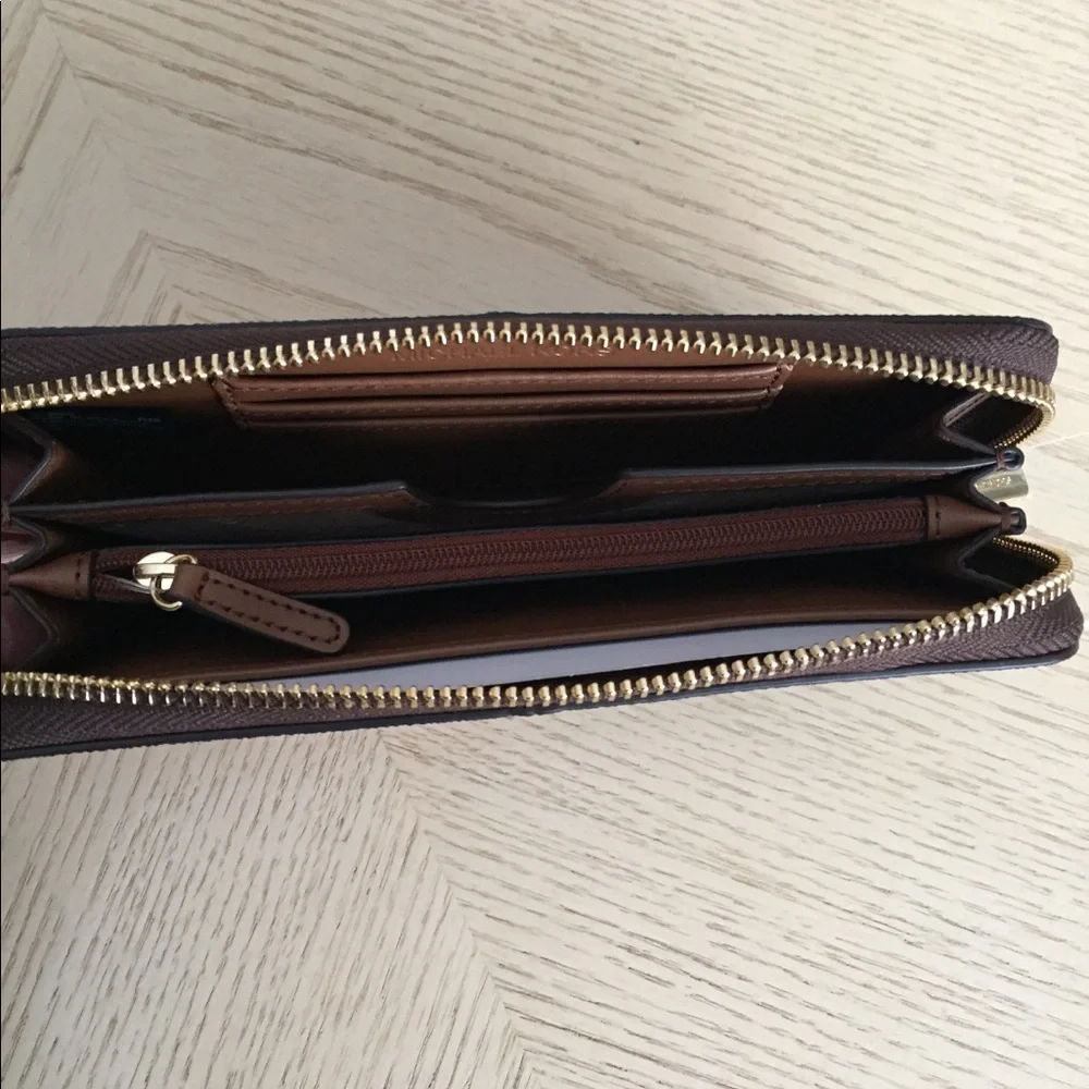 Michael Kors Jet Set Luggage Multi Wallet